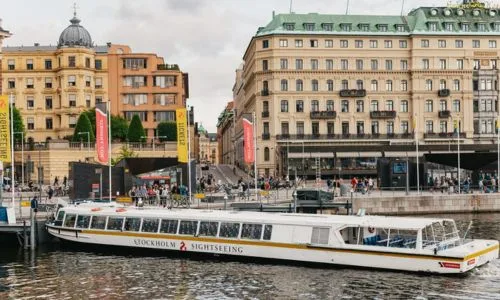 Stockholm Sightseeing under stadens broar