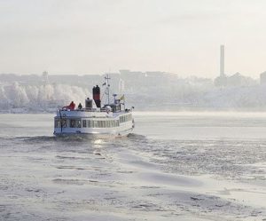 vintertur med båt stockholm