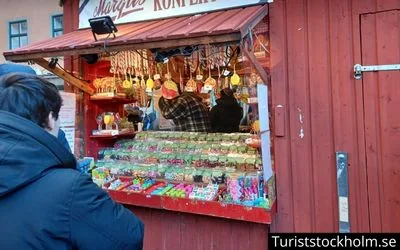 julmarknad i gamla stan säljer godis